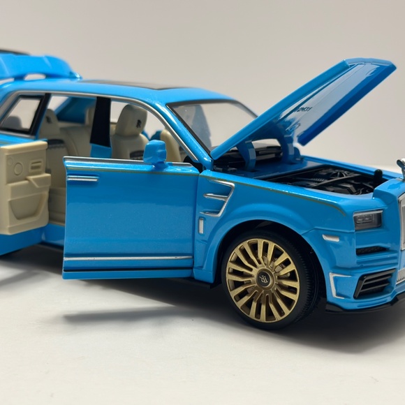 1:24 Rolls-Royce Cullinan Mansory Diecast LED HEADLIGHT & TAILLIGHT Blue Diecast - Picture 5 of 9